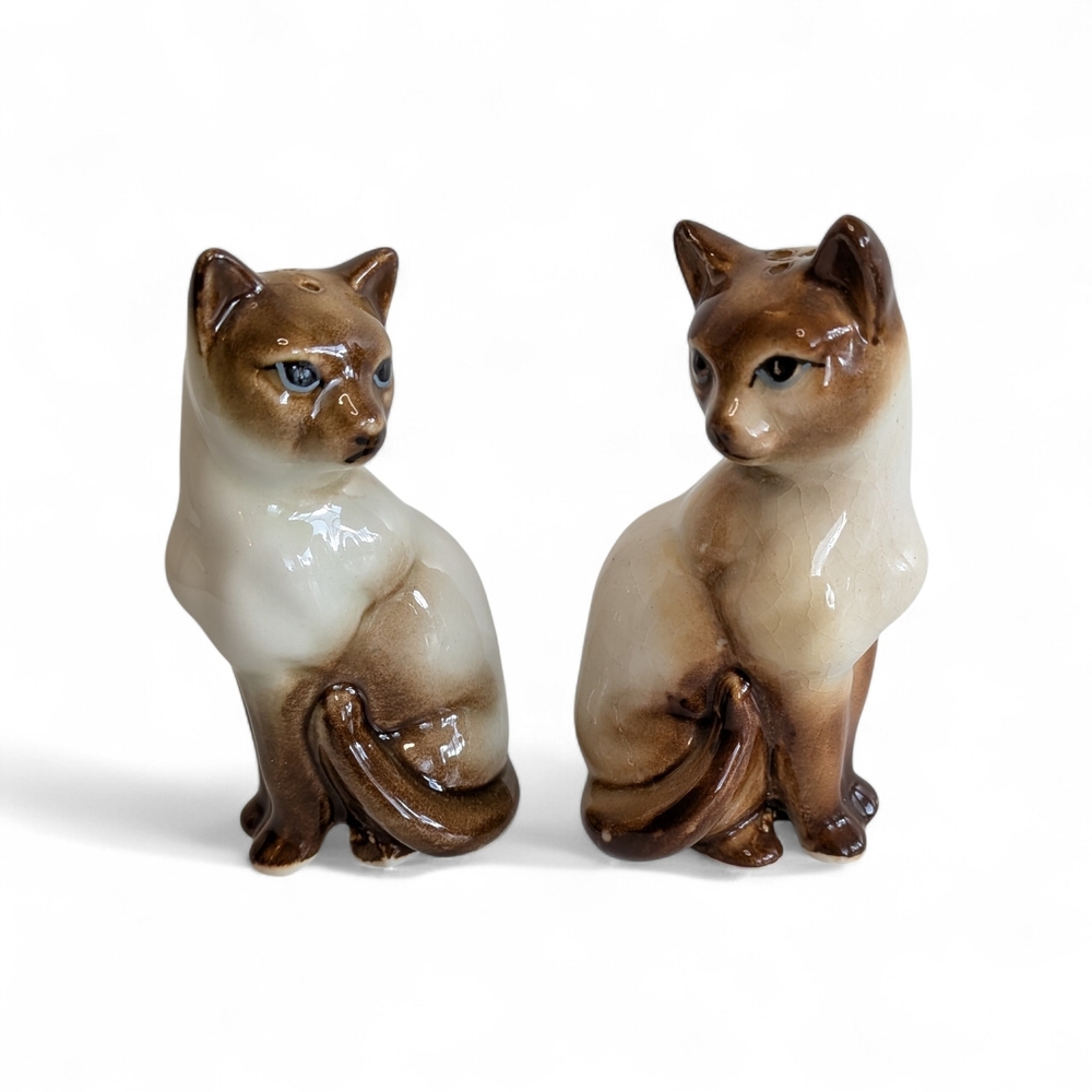 VTG Pair Of Porcelain Salt And Pepper Shakers Set Cat Figurine Decorative